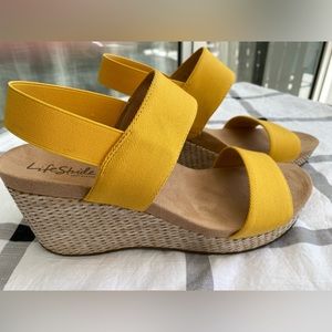 *NIB* Life Stride Delta Marigold Wedge Sandals, 10M